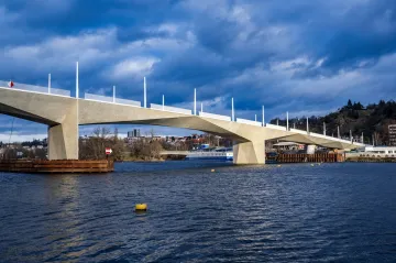 Nový most v Praze má pomoci MHD, motoristům zůstane uzavřen