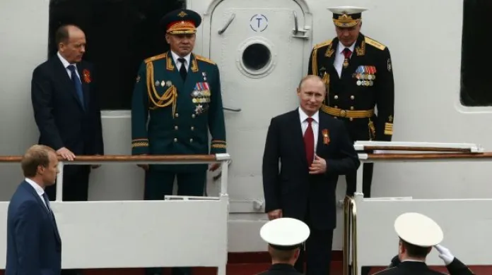 Bez komentáře: Putin na vojenské přehlídce v Sevastopolu
