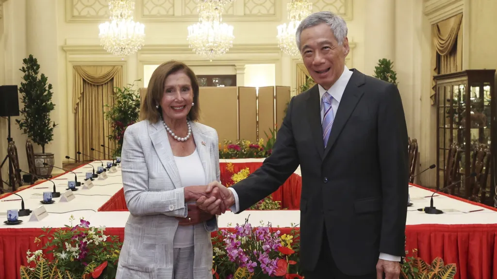 Předsedkyně americké Sněmovny reprezentantů Nancy Pelosiová a singapurský premiér Lee Hsien Loong