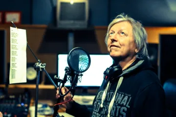 Před 50 lety si koupil kytaru. Od té doby přežily Neckářovy hity půl století