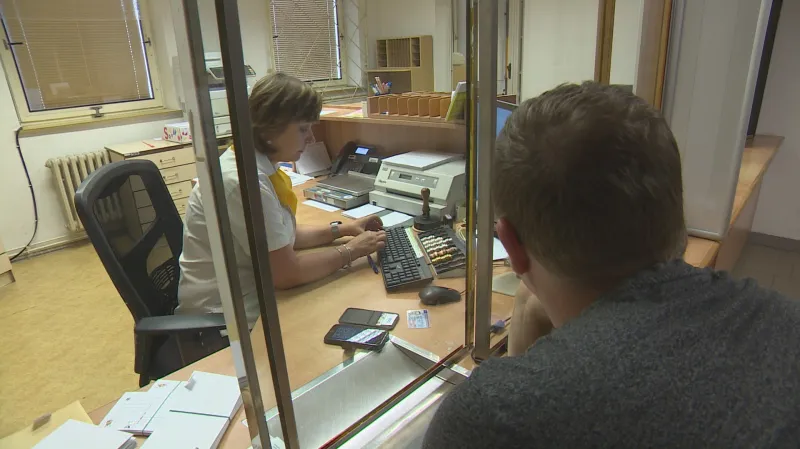 Některé pobočky České pošty končí