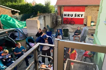 Kdo dřív přišel, získal pozemek. Lidé v Hruškách na Vyškovsku kvůli tomu nocovali před radnicí