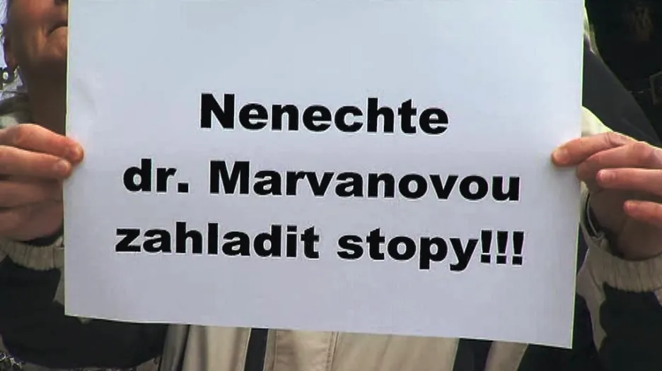 Protest proti Haně Marvanové na ministerstvu spravedlnosti