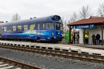 Vyjel první vlak bez strojvedoucího. Cestující bude na severu Čech vozit nejdřív za dva roky