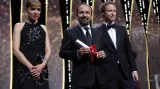 Asghar Farhadí (uprostřed) bodoval s The Salesman hned dvakrát