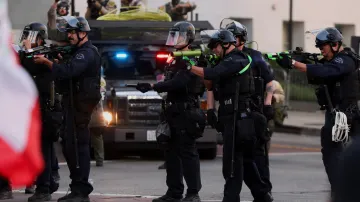 Pokračující protesty proti imigračním kontrolám v Los Angeles