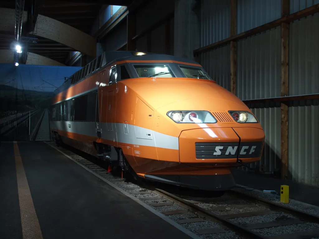 Hnací článek TGV Sud-Est je exponátem železničního muzea v Mylhúzách