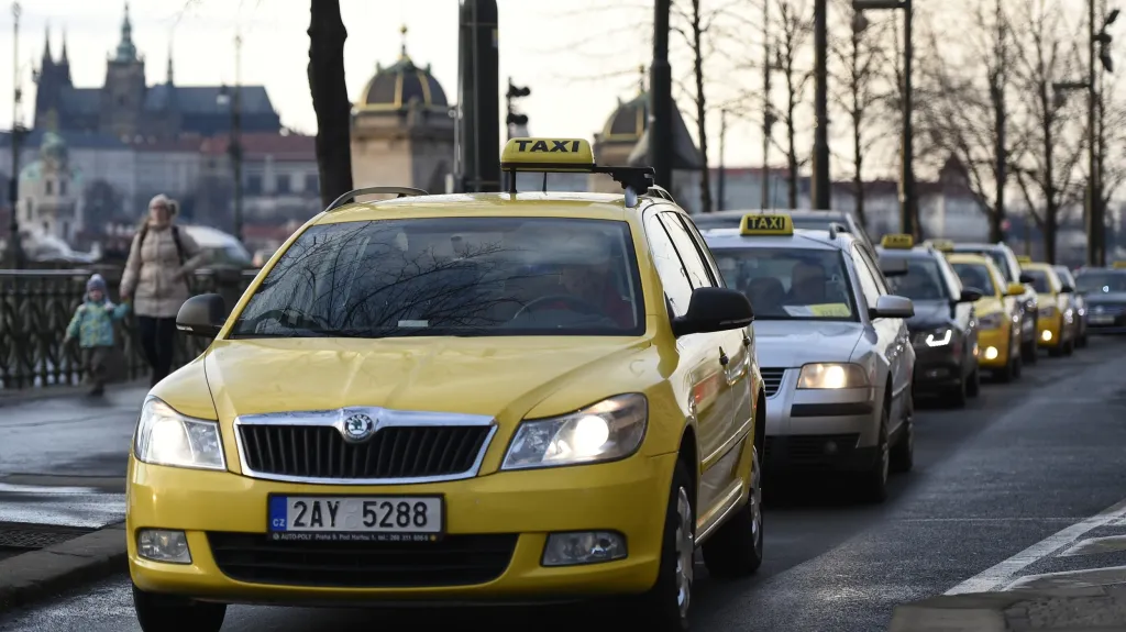 Protest taxikářů na pražském nábřeží