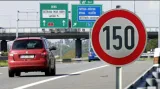 Zeman kritizuje 150 na silnicích, návrh bude vetovat