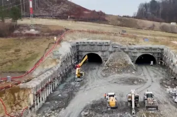 Silničáři budují tunel u Vysokého Mýta. Aby vše stihli, pracují v noci i o víkendech