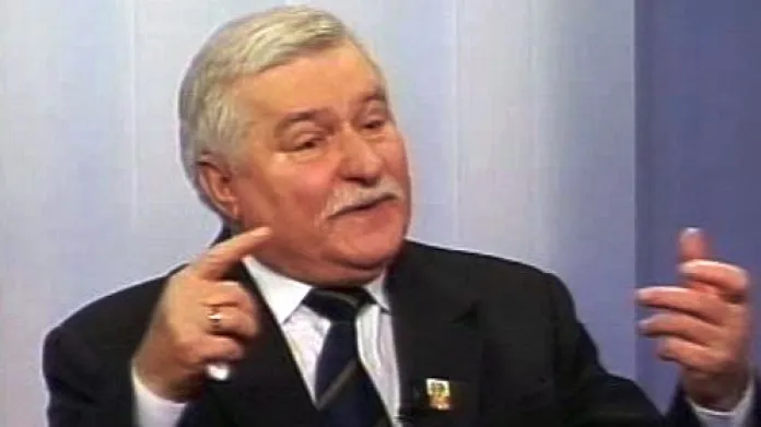 Bývalý polský prezident Lech Walesa v televizním studiu