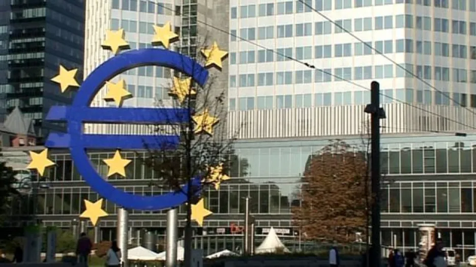 ECB nakupuje dluhopisy, trhy klidné nejsou
