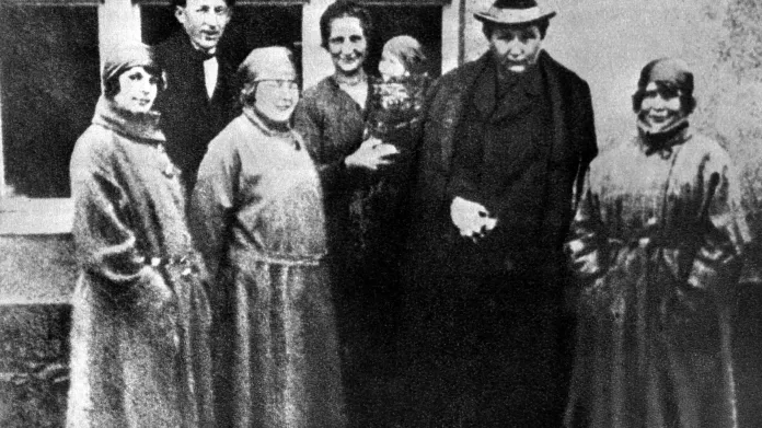 Jaroslav Hašek se svou ženou Šurou v červnu 1922 v Lipnici