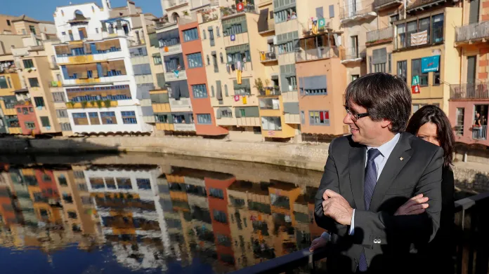 Sesazený katalánský premiér Puigdemont v Gironě, kde pronesl svůj projev