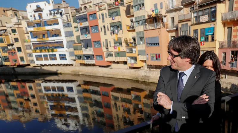 Sesazený katalánský premiér Puigdemont v Gironě, kde pronesl svůj projev