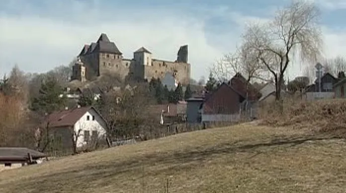 Dychtivým návštěvníkům vyjdou některé hrady a zámky vstříc ještě před začátkem sezony.