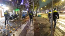 Nizozemská policie po nepokojích v Amsterdamu