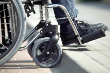 Za roztroušenou sklerózou je virus, kterým se nakazí skoro každý, ukázal rozsáhlý výzkum