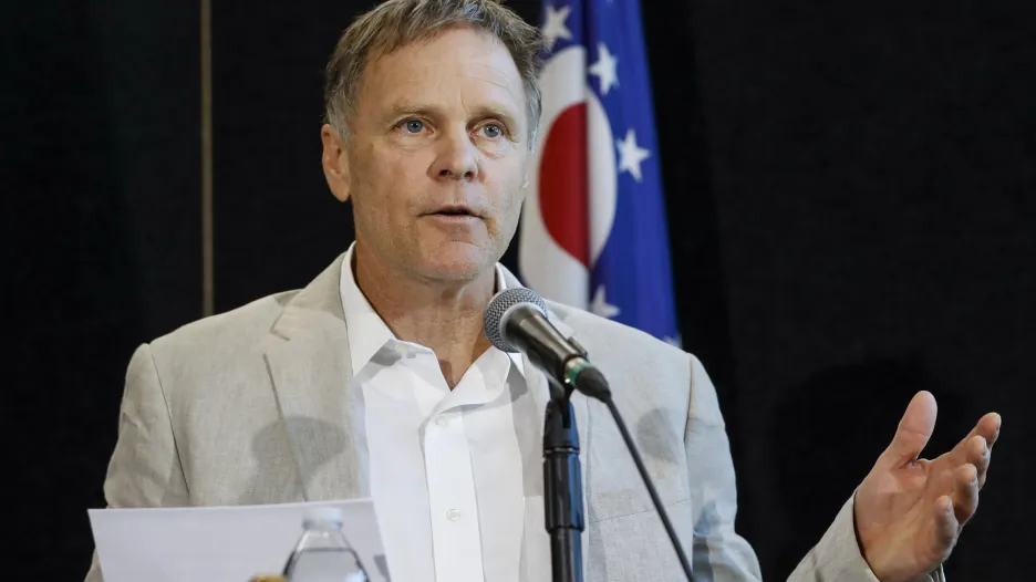 Fred Warmbier během tiskové konference