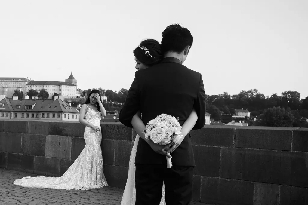 Soubor se snaží poukázat také na určitou mentální vyprázdněnost života v centru města a následnou lidskou odcizenost.