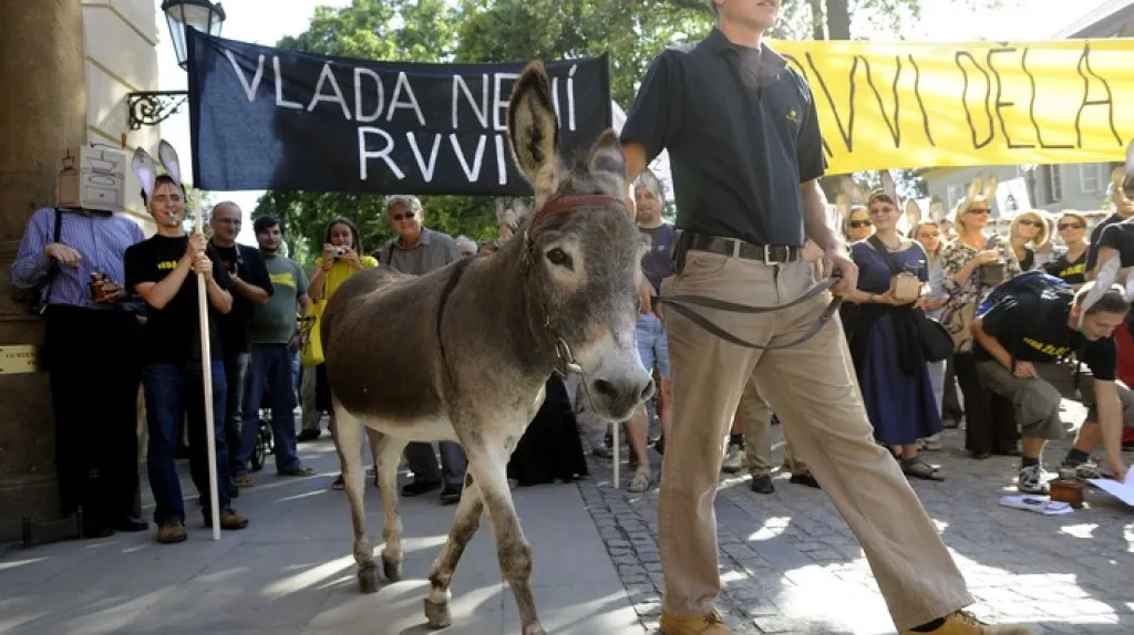 Vědci i jejich příznivci během protestu