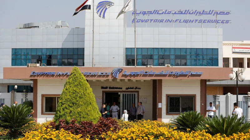Pracoviště společnosti EgypAir u káhirského letiště