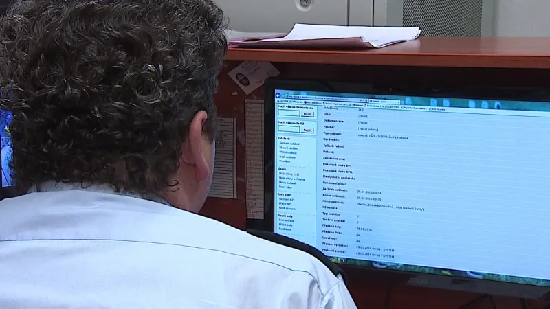 Signál z hodinek míří na dispečink městské policie