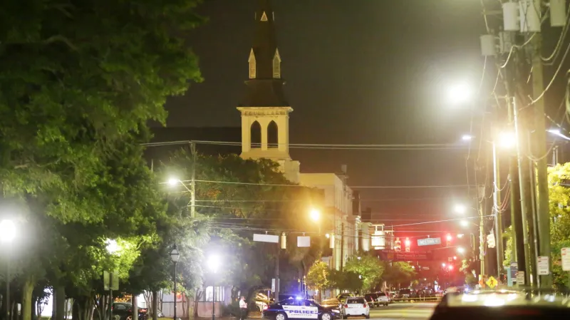Policie u charlestonského kostela, kde došlo ke střelbě