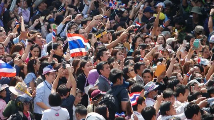 Thajská vláda vyhlásila od středy výjimečný stav