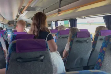 Pásy mohou zmírnit následky nehod, v meziměstských autobusech ale být nemusejí