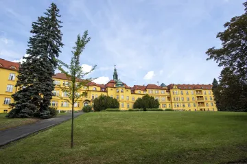 Tři lidé jsou obžalovaní z podvodů v nemocnici na Příbramsku