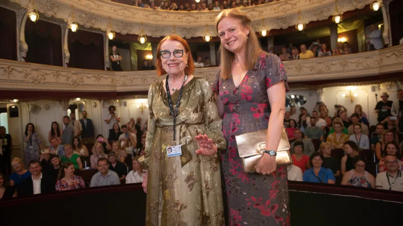 Iva Janžurová a Theodora Remundová při uvedení filmu Janžurka ve Varech