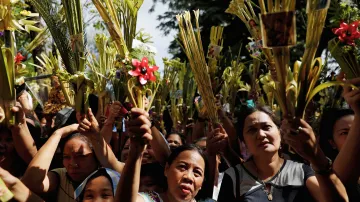 Katolíci ve městě Paranaque na Filipínách slaví Květnou neděli