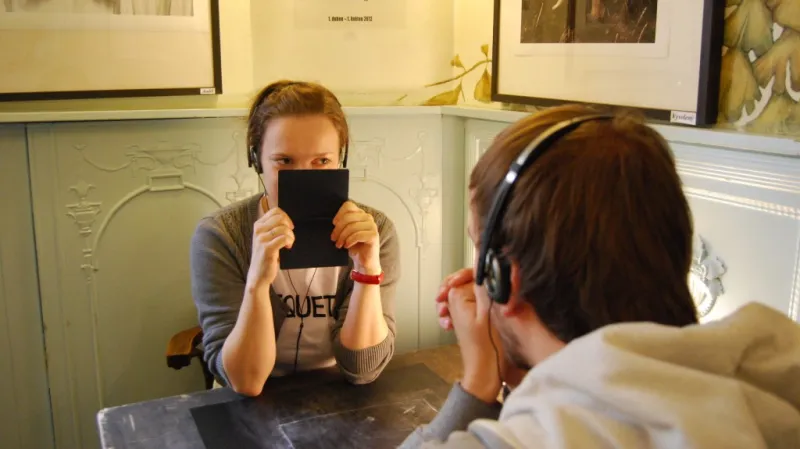 Etiquette v kavárně divadla Na zábradlí