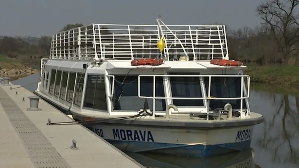 Loď Morava na Baťově kanále