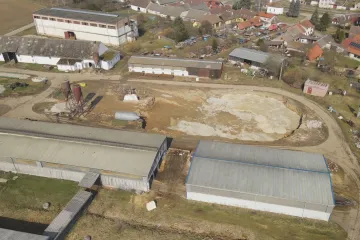 „Nikdo nechce čichat výkaly.“ Lidé se brání proti vzniku obřích jímek na kejdu