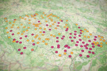 Teplotní rekordy hlásí desítky stanic. Sledujte na mapě, jak přibývají