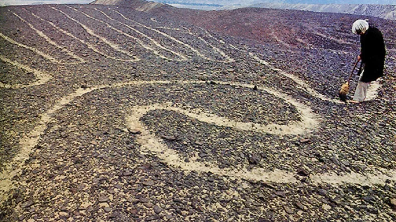 M. Reicheová zametá linie Nazca