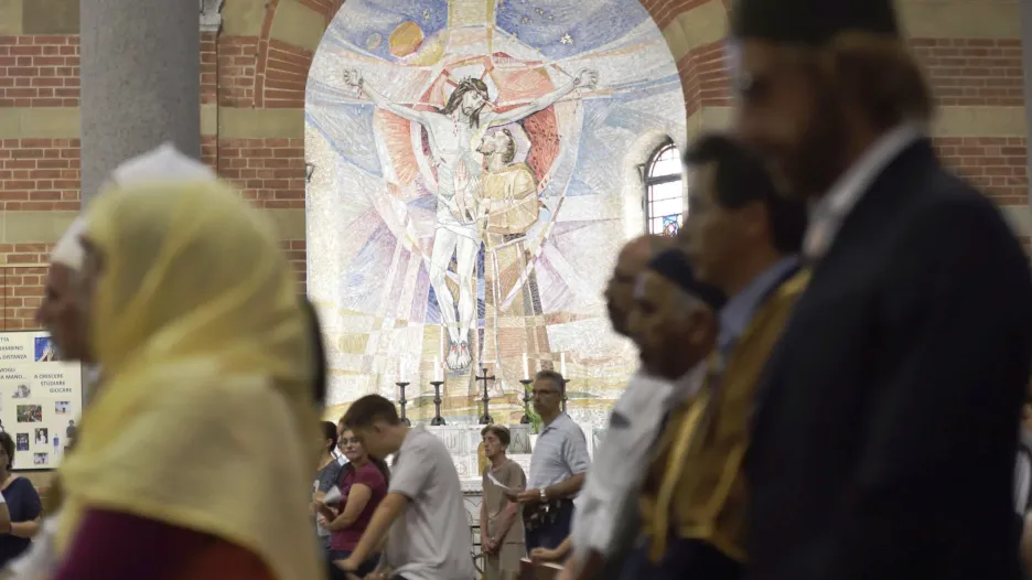 Muslimové na bohoslužbě v kostele Santa Maria di Caravaggio v Miláně