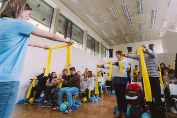 Po mrtvici to nevzdali. Pomáhá sdílení informací i zpěv