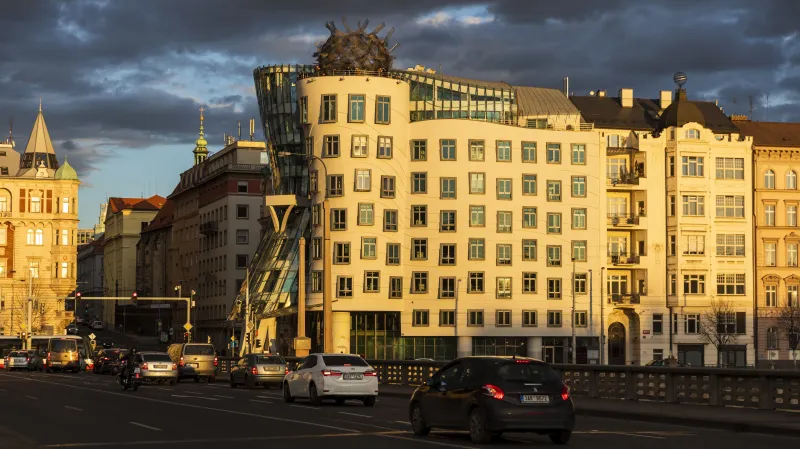 Tančící dům na Rašínově nábřeží v Praze