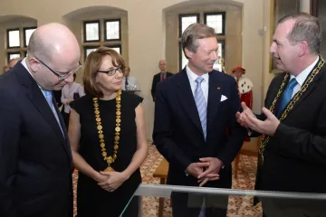 Lucemburský velkovévoda dorazil na oslavy Karla IV., dostal i jeho cenu