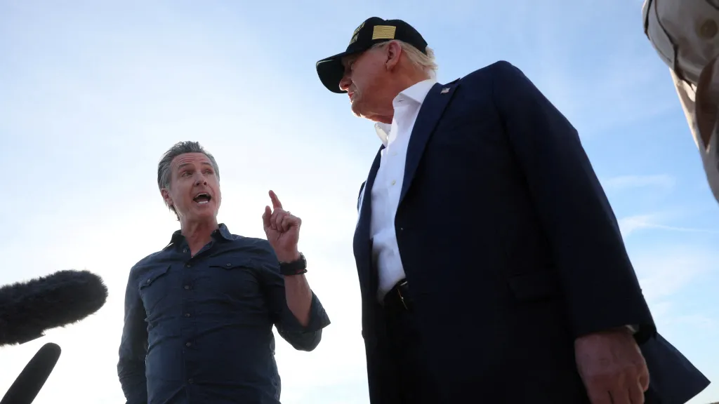 Kalifornský guvernér Gavin Newsom a prezident USA Donald Trump