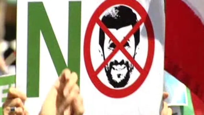 Demonstrace proti Ahmadínežádovi