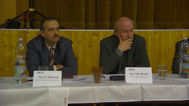 Zástupci ministerstva průmyslu a obchodu na debatě v Brzkově