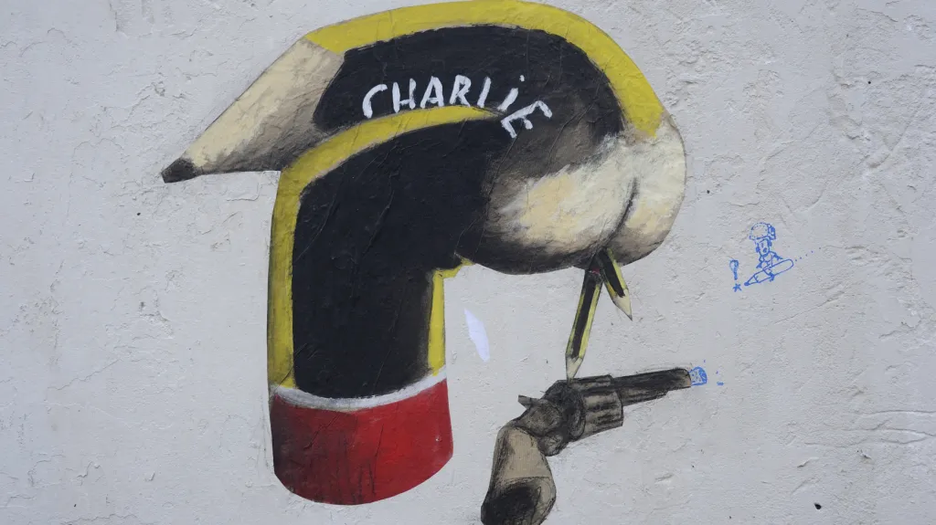 Graffiti v ulicích Paříže na téma Charlie Hebdo