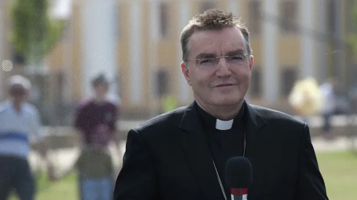 Kardinál Josip Bozanić zahájil mši v češtině