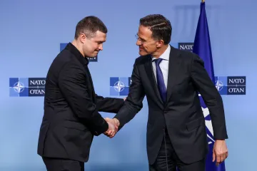 Ukrajina stále dokáže odolávat ruské agresi, řekl Rutte