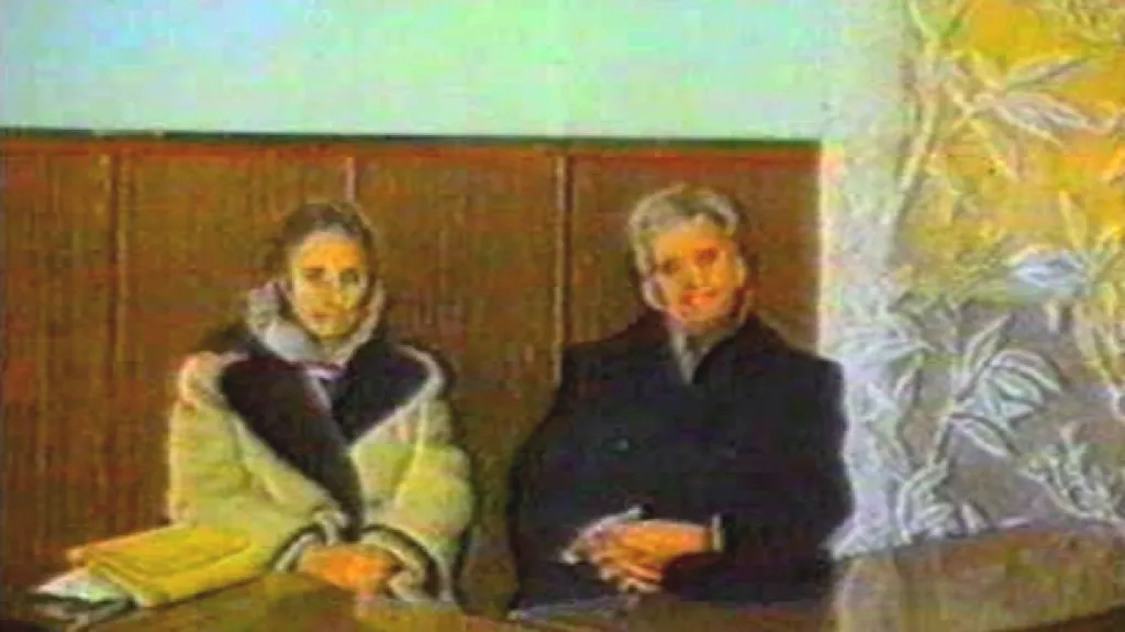 Nicolae Ceaušescu s manželkou před polním soudem