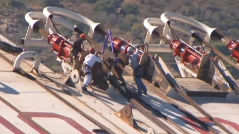 Práce při vyzvednutí Costy Concordie